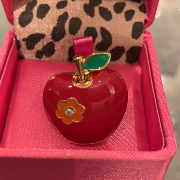 COPY - Betsy Johnson Apple Ring Apple🍎 - Picture 2 of 3